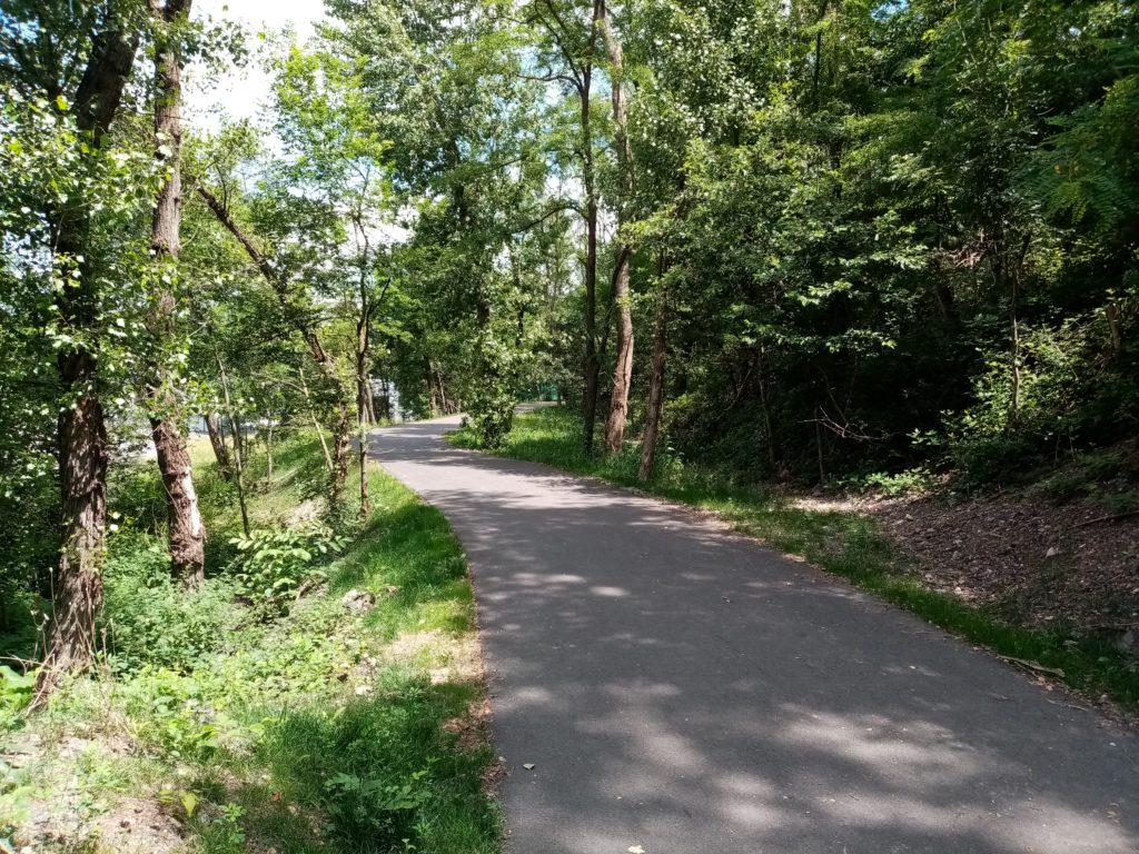 voie verte à roche la moliere axe couronne ouest du plan vélo metropolitain de saint-etienne metropole acces en vélo intermarché college louis gruner complexe sportif de Beaulieu - acces stade de baulieu - station vélivert location de vélo